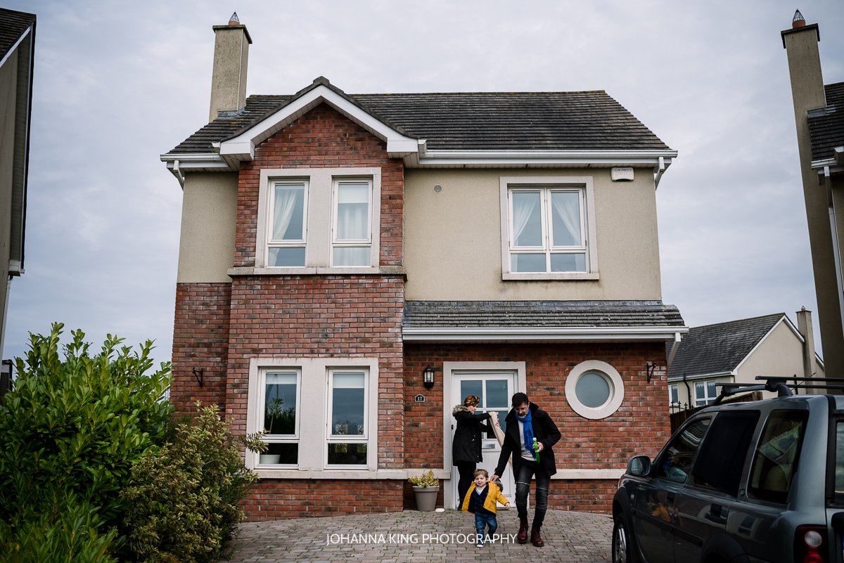 Hiring A Family Photographer Before Moving House: Check