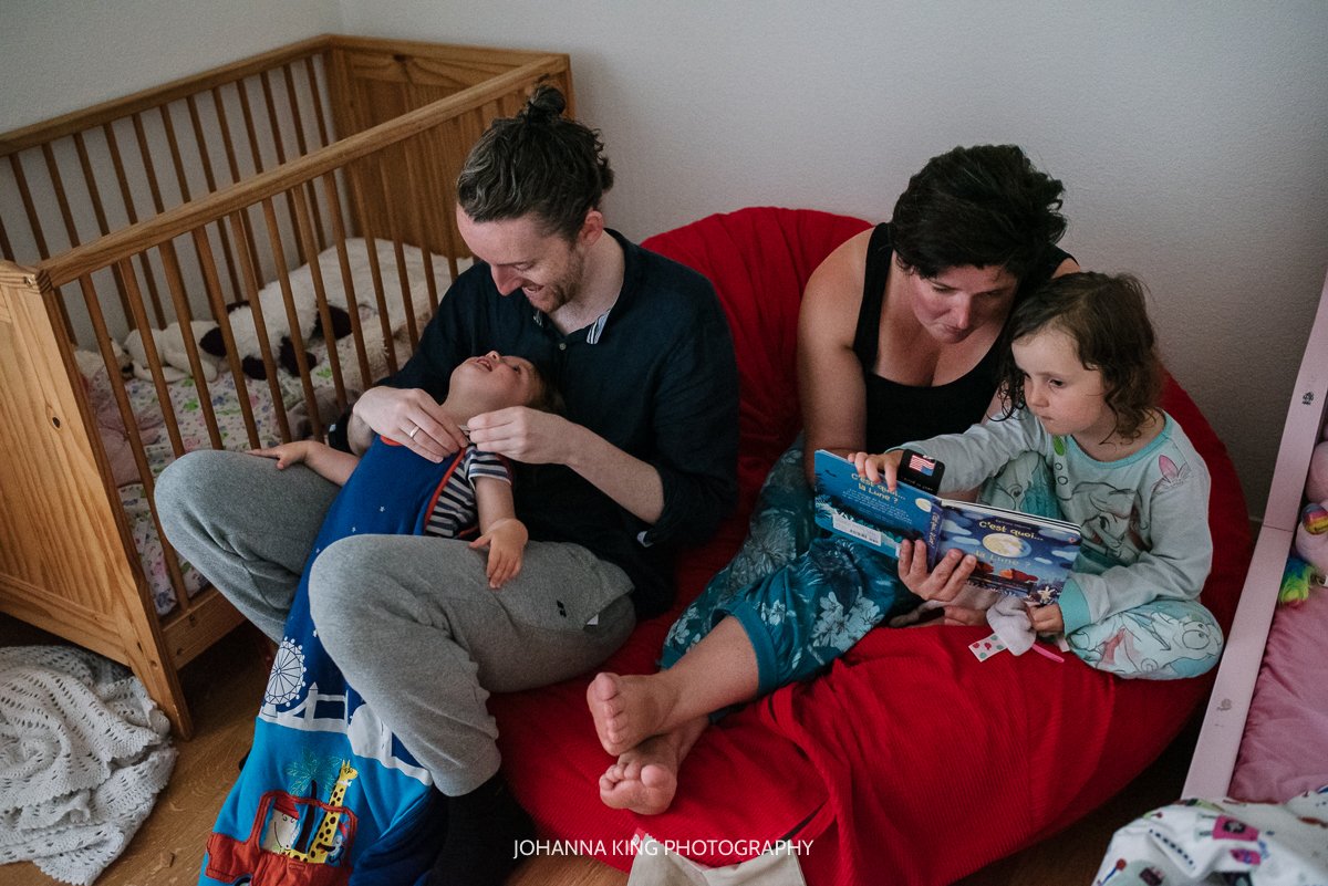 7 Reasons to Consider a Family Portrait Session at Home