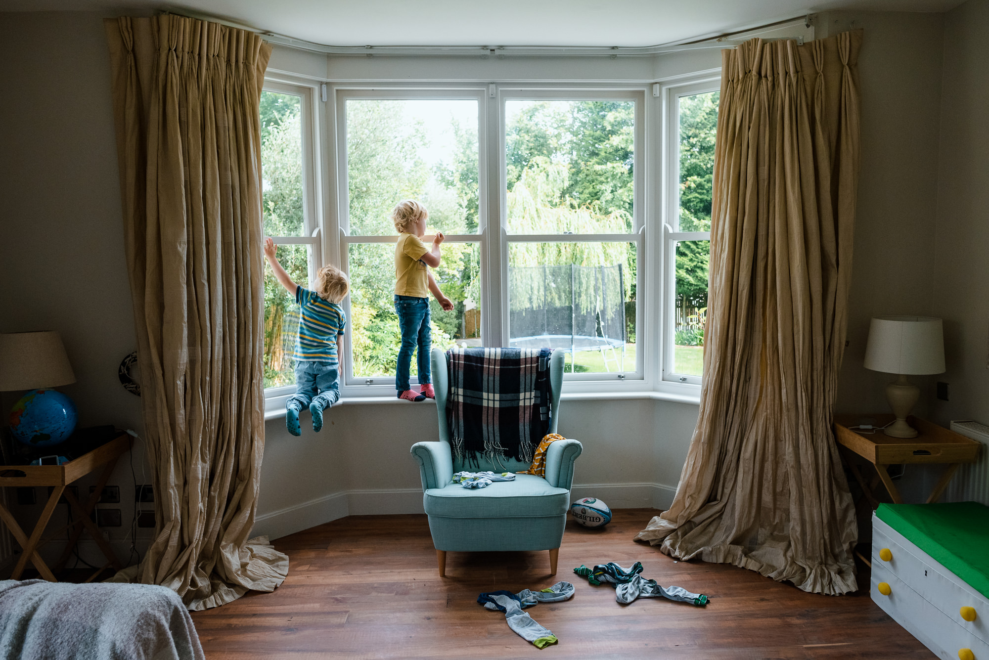 15 Playful and Relaxed Activities to Capture Candid Family Moments at Home